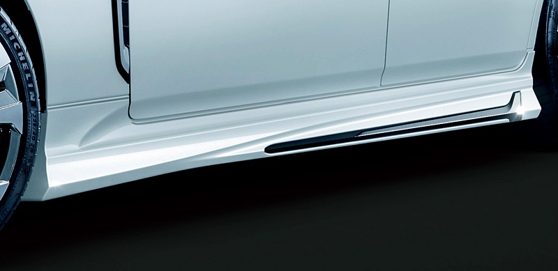 サイドスカート、塗装済：8万6400円、素地：7万1280円