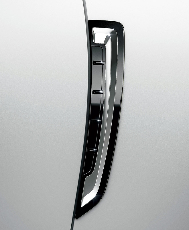 フェンダーガーニッシュ（メッキ）：3万2400円