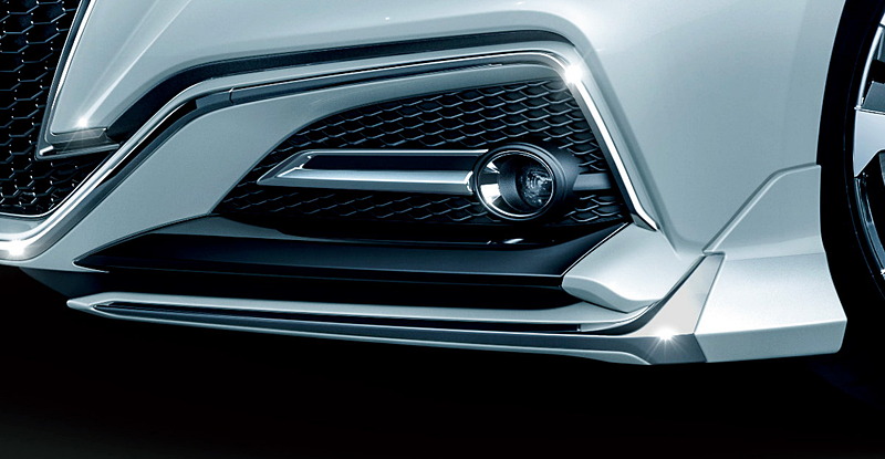 フロントウイングスポイラー、塗装済：6万4800円、素地：5万8320円