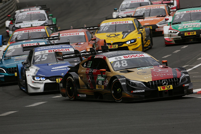 レース1は、メルセデスのエドアルド・モルタラ（ゼッケン48）がポールポジションからスタート