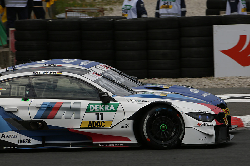 ヒィリップ・エンゲと横並びでヘアピンコーナーをクリアするマルコ・ウィットマン