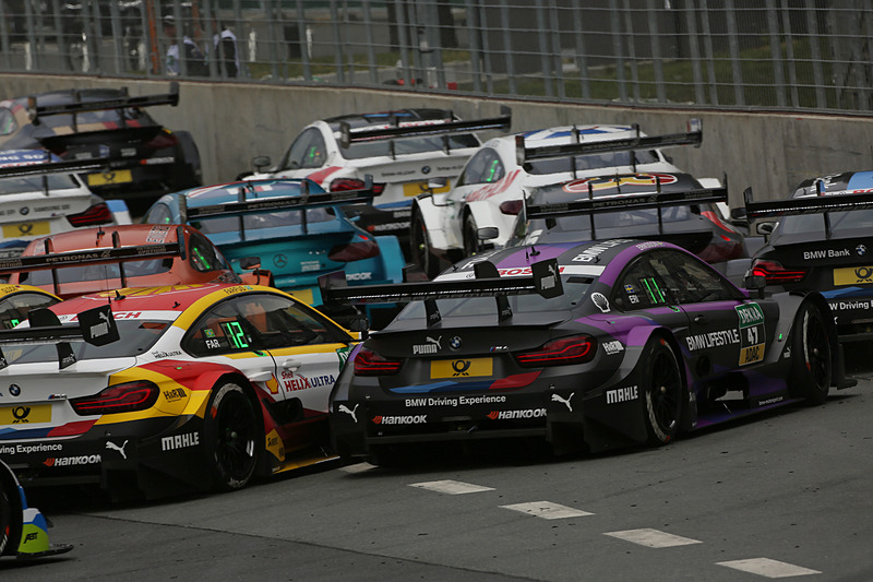 ポジション争いが壮絶なヘアピン立ち上がり