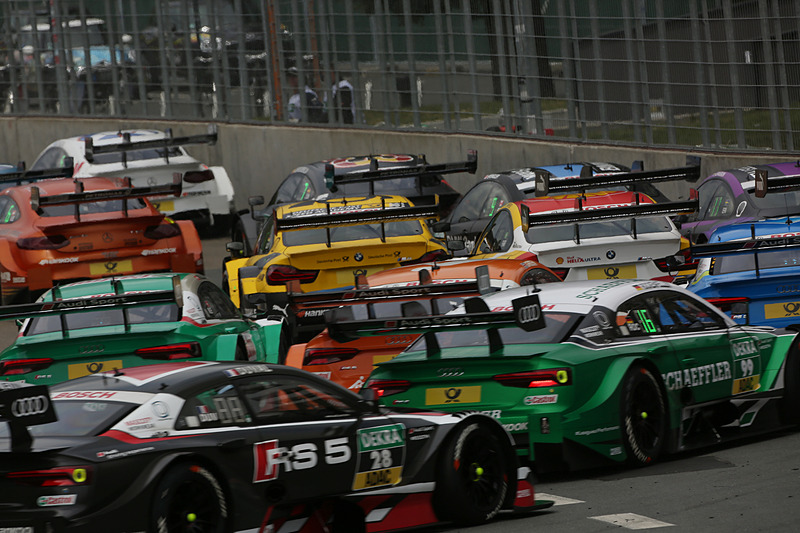 ポジション争いが壮絶なヘアピン立ち上がり