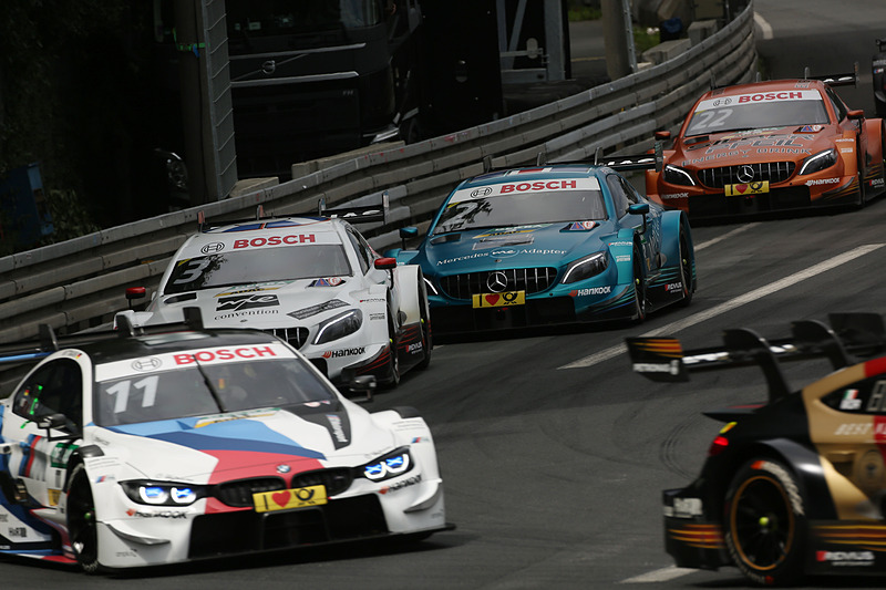 4位から順位アップの機会を伺うメルセデスのガリー・パフェット（ゼッケン2）