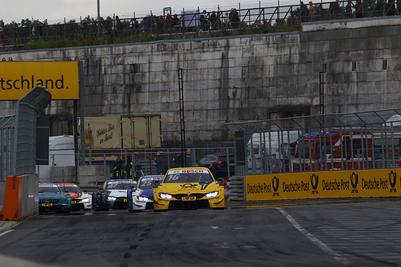 10位争いの中盤グループ。ゼッケン16はBMWのティモ・グロック