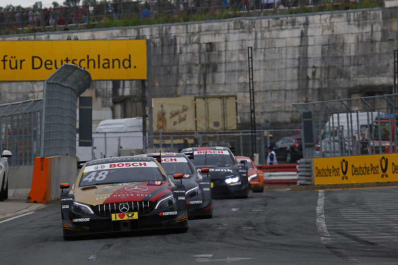 2位争いのトップグループ、先頭はエドアルド・モルタラ