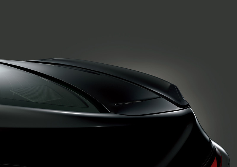 リアトランクスポイラー