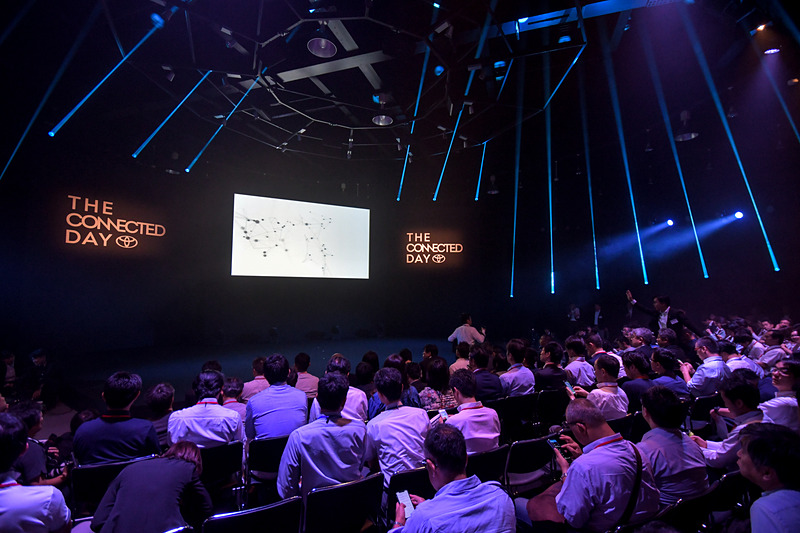 東京会場には抽選で200人の参加者と多くの報道陣が詰めかけた