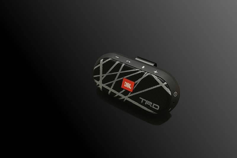 TRDポータブルスピーカー（JBL TRIP）：1万2000円（税別）