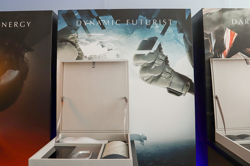 シートやパネル、ボディカラーのイメージサンプルが展示されていた