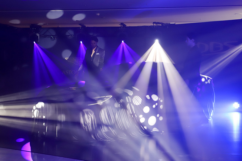 ニルソン氏の挨拶のあと、車両のアンベールが行なわれた