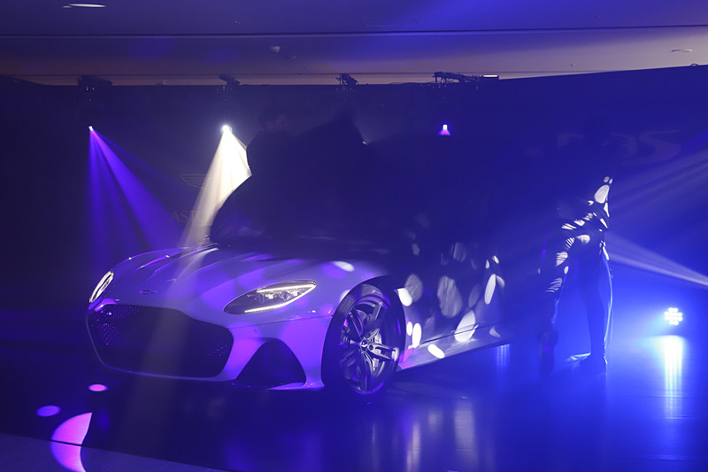 ニルソン氏の挨拶のあと、車両のアンベールが行なわれた