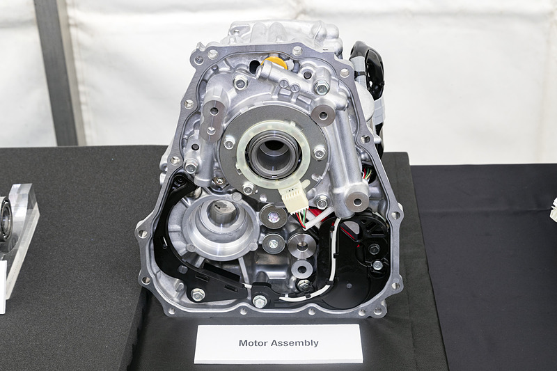 最高出力10kW（13.6PS）、最大トルク65N･m（6.6kgf･m）を発生するモーター