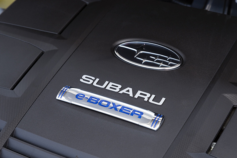 Advanceに搭載される「e-BOXER」は、最大出力107kW（145PS）/6000rpm、最大トルク188N･m（19.2kgf･m）/4000rpmを発生する水平対向4気筒DOHC 16バルブ デュアルAVCS 2.0リッター直噴「FB20」型エンジンに、最高出力10kW（13.6PS）、最大トルク65N･m（6.6kgf･m）を発生するモーターを組み合わせる