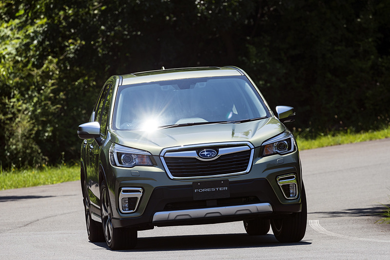 2.0リッターハイブリッドの「Advance」