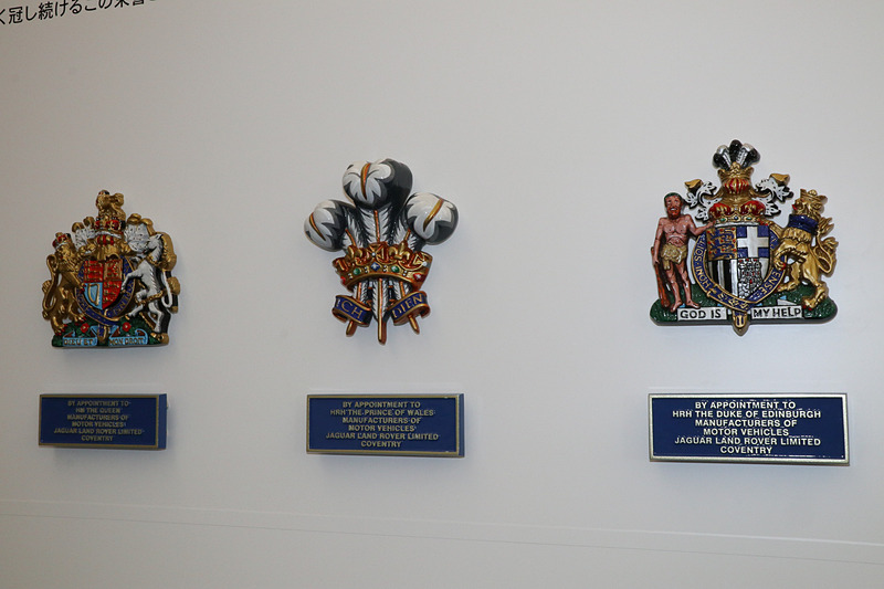 ランドローバーは英国王室の「エリザベス女王」「エディンバラ公」「ウェールズ公」の認定ワランティを3つ全て授かっている
