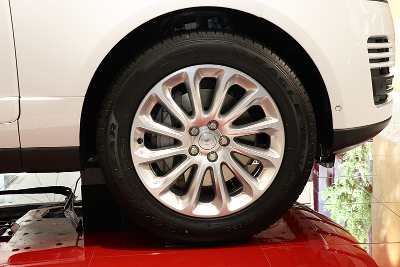 タイヤはグッドイヤーの「Eagle F1 A/T」を装着