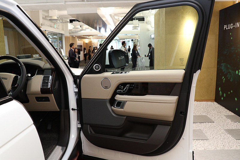 内装色はアイボリー