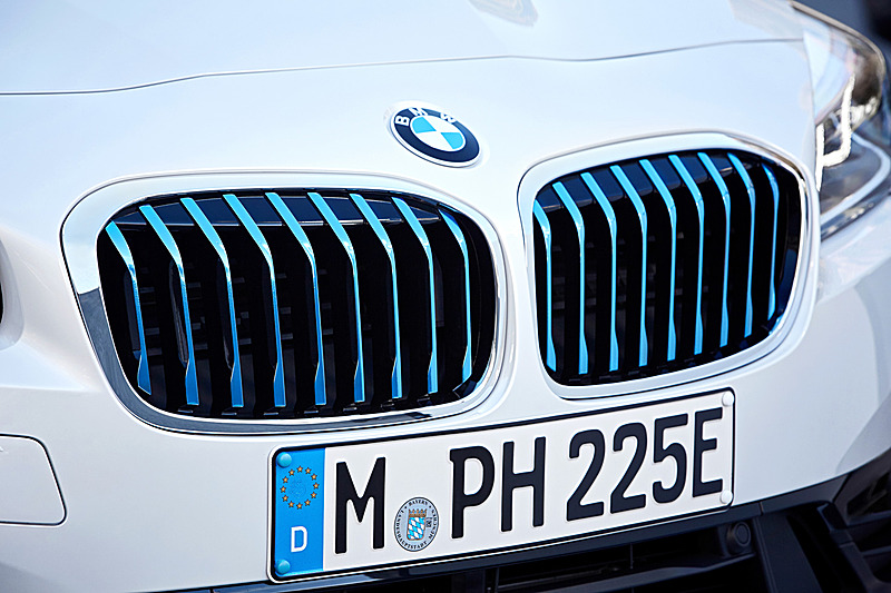 PHVモデル「225xe iPerformance Active Tourer」