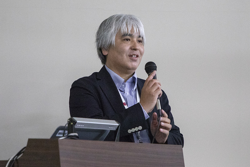 展示車の解説は日産名車再生クラブの記事にも登場するグローバルマーケティングコミュニケーション部の中山竜二氏、荒川幸隆氏が担当した。写真は中山氏