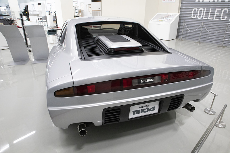 収蔵車が並ぶエリアへの入り口前には、第27回 東京モーターショーに出品した1987年製のMID4 II型が展示されている。エンジンはVG30DETTを搭載