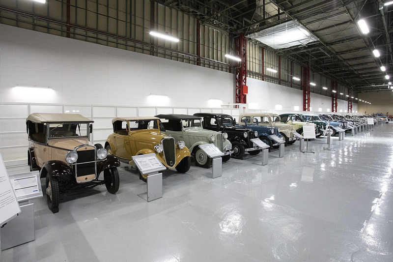 創業の1930年代～1960年代までが並ぶ