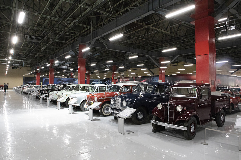 創業の1930年代～1960年代までが並ぶ