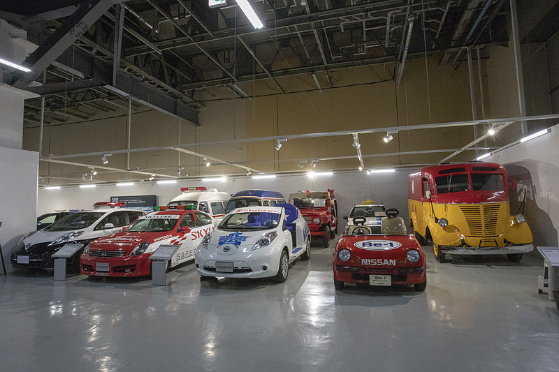 特別な仕様のクルマも展示されている。プロ野球のリリーフカーを見られる機会はそうそうない。その横では、スカイラインデビュー60周年企画としてプリンス スカイラインと現行スカイラインを並べて展示