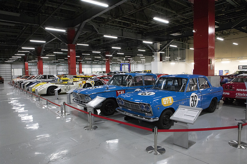 奥へ行くとモータースポーツゾーンとなる