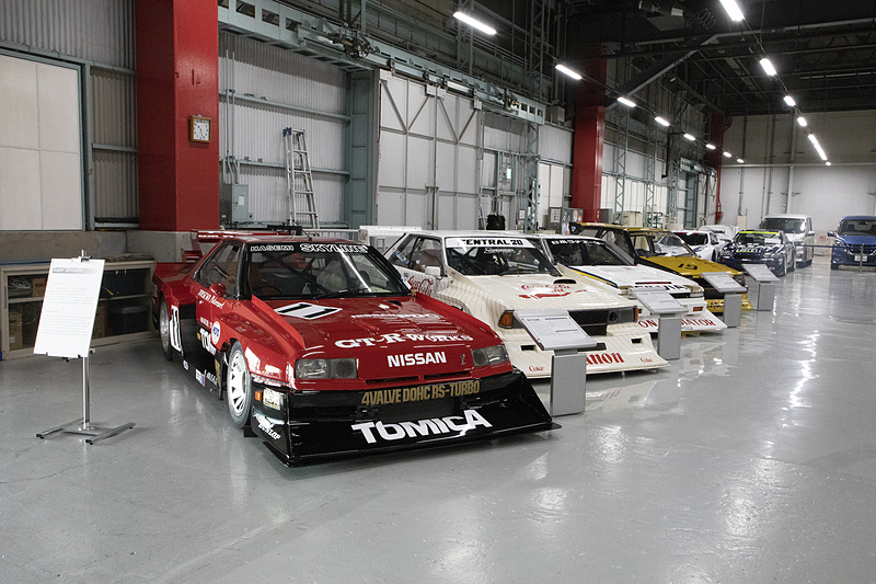 奥へ行くとモータースポーツゾーンとなる