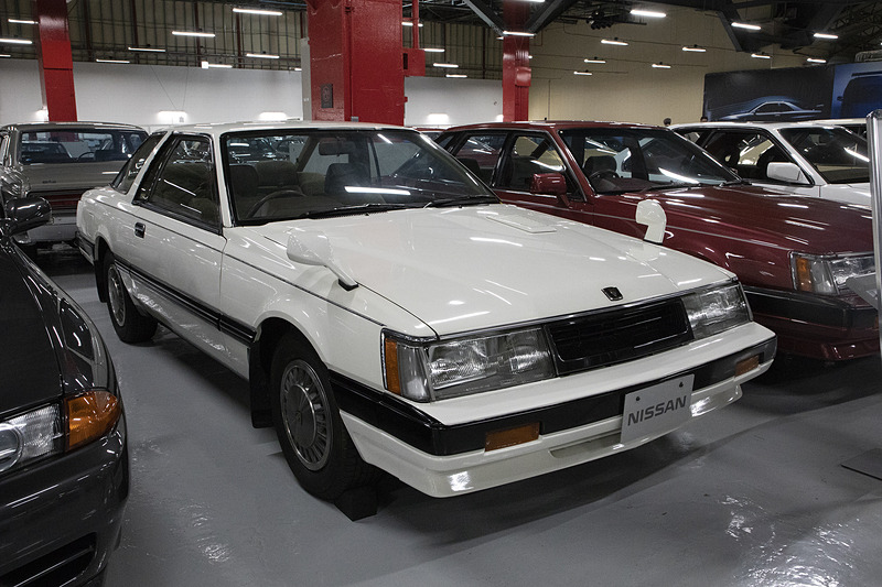 ここからは懐かしいと感じる人が多そうなクルマを紹介。ハイソカーブームの時代にデビューしたレパード 2ドア ハードトップターボSGX