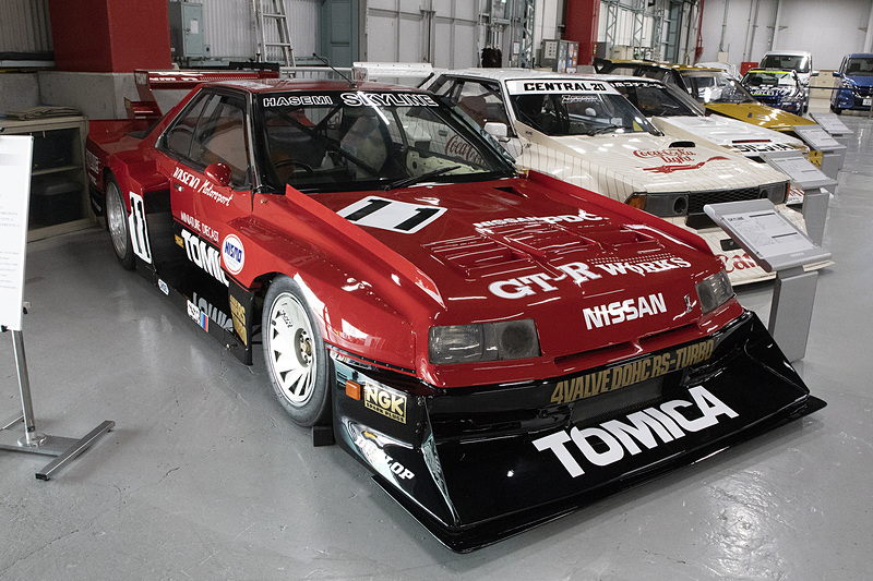 ここからはスーパーシルエットレース車の紹介。これはトミカ スカイライン ターボの1982年スーパーシルエット11号車。DR30型が原型だがエンジンはLZ20Bを積む。長谷見昌弘選手がドライブ