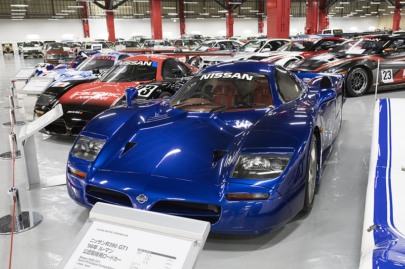 ニッサン R390 GT1のル・マン公認取得用ロードカー。発売はされていない