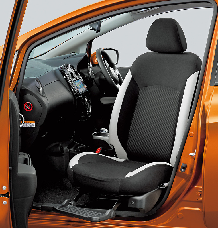 助手席回転シート