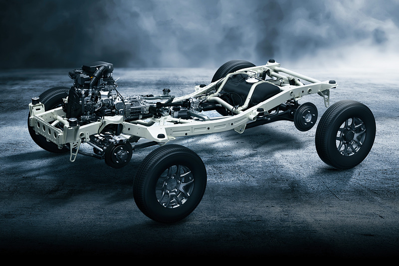 前後のクロスメンバーと、フレーム中央の「X（エックス）メンバー」を採用するなど新開発のラダーフレーム