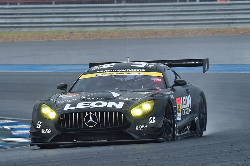 GT300クラスのポールポジションを獲得した65号車 LEON CVSTOS AMG（黒澤治樹/蒲生尚弥組、BS）