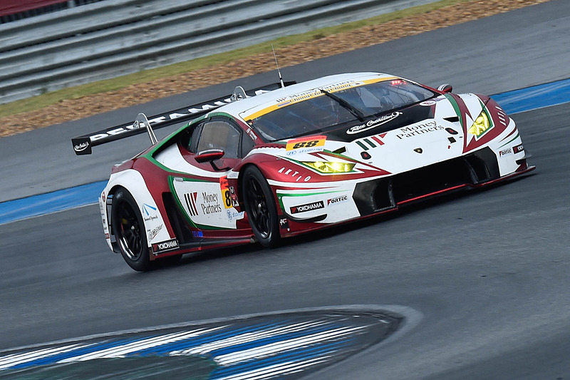 ポール獲得かと思われた88号車 マネパ ランボルギーニ GT3（平峰一貴/アンドレア・カルダレッリ組、YH）だが、予選後の車検で失格に