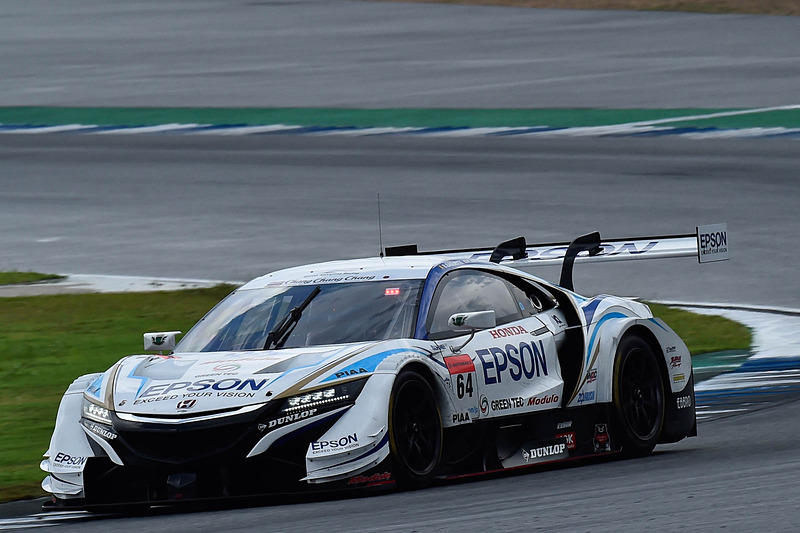 レインタイヤで走ったQ1序盤はトップタイムをマークしていた64号車 Epson Modulo NSX-GT（ベルトラン・バゲット/松浦孝亮組、DL）だが、スリックへの交換タイミングを見誤って惜しくもQ1落ちに
