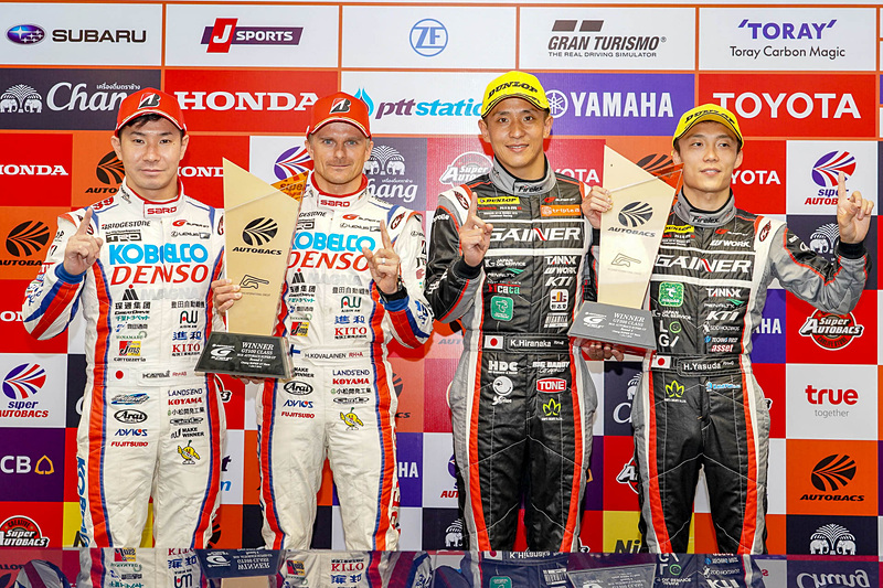 左から小林可夢偉選手、ヘイキ・コバライネン選手、平中克幸選手、安田裕信選手