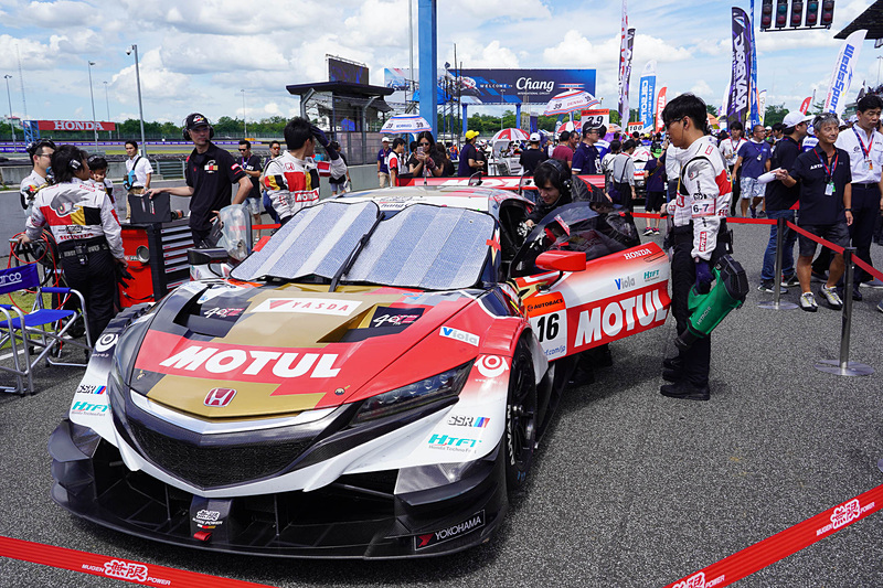 GT500ポールポジションの16号車 MOTUL MUGEN NSX-GT（武藤英紀/中嶋大祐組、YH）