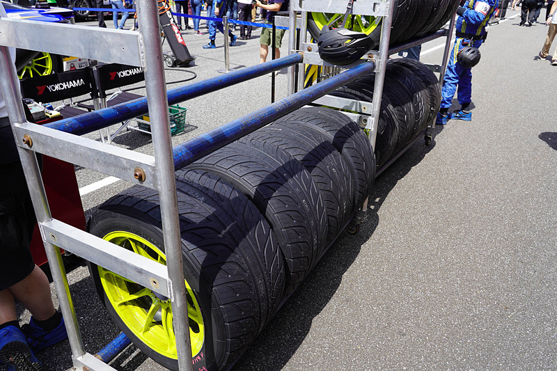 各チームともにレインタイヤの準備をしていたが、結局雨は降らなかった