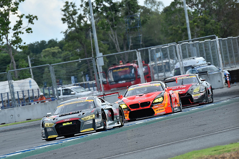 序盤のトップ争いは21号車、55号車、11号車の3台で行なわれた