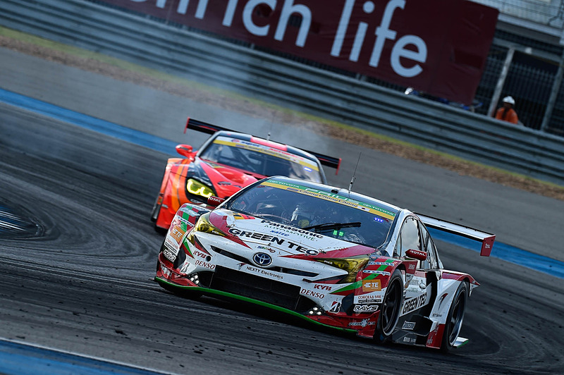 終盤の55号車と31号車のマッチレースは31号車が55号車を抜いた後、55号車がスローパンクチャーを起こして決着、最終的には10位に終わった