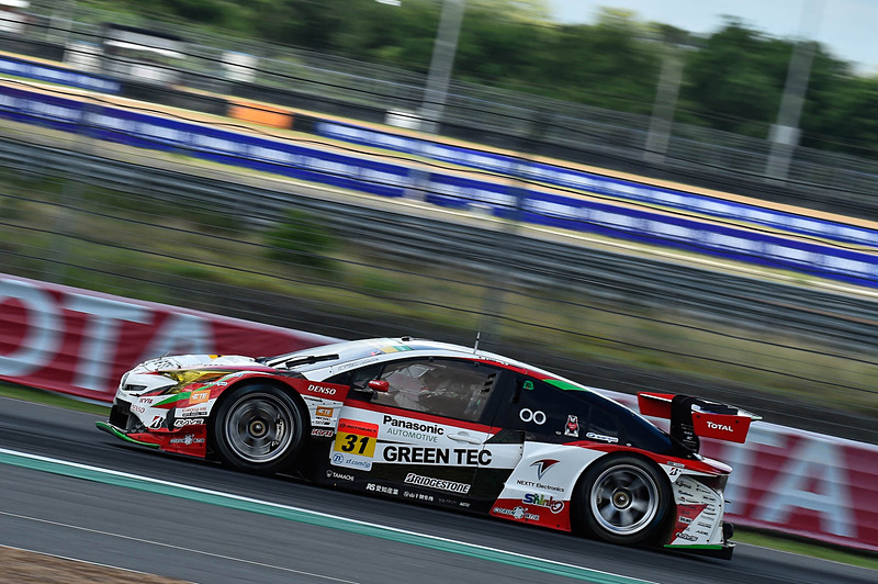 2位に入った31号車 TOYOTA PRIUS apr GT（嵯峨宏紀/平手晃平組、BS）