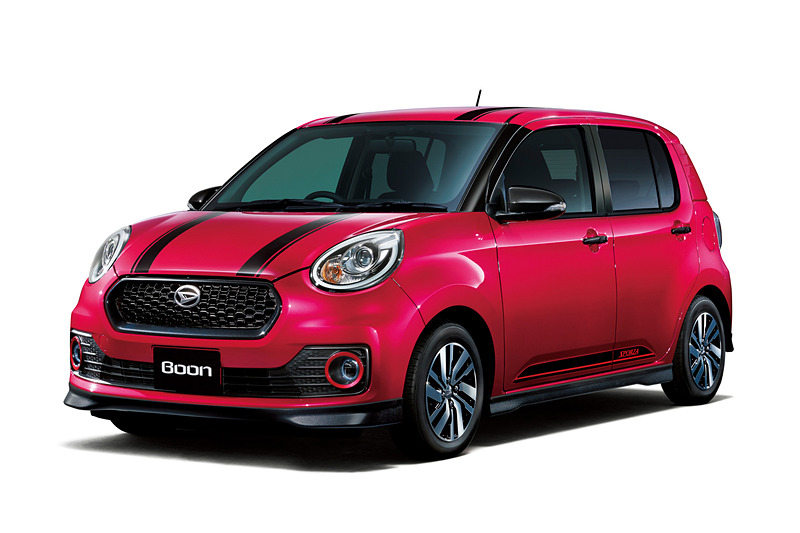 「ブーン シルク」（スポルザリミテッドパッケージ［ブラックストライプ］装着車）