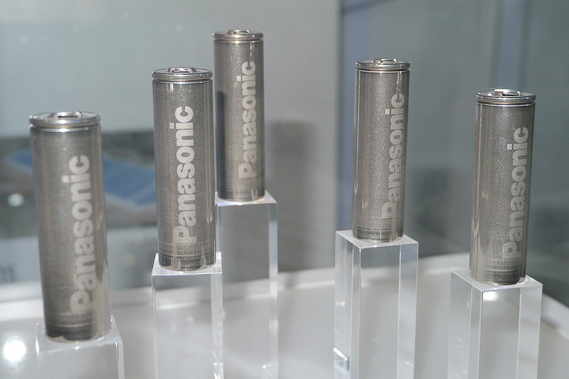 ギガファクトリーで生産される「2170」サイズの円筒形電池セル