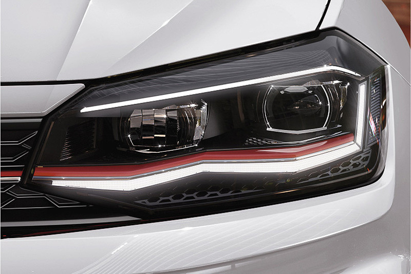 LEDヘッドライト＆デイタイムランニングライトを標準装備