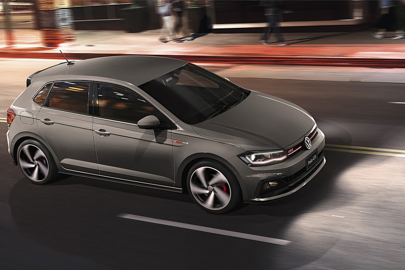 LEDヘッドライト＆デイタイムランニングライトを標準装備