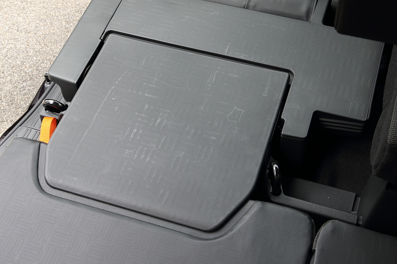 助手席の取り付け部左右