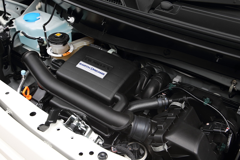ターボエンジンも型式は自然吸気エンジンと同じS07B型。最高出力が47kW（64PS）/6000rpm、最大トルクが104N･m（10.6kgf･m）/2600rpm。自然吸気、ターボ共にアイドリングストップ付き